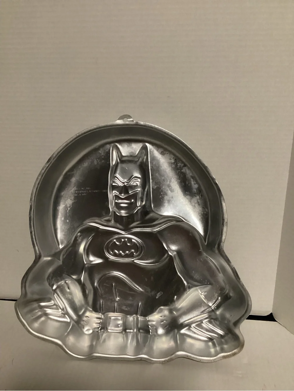 Vintage 1989 Wilton Silver Batman Character Cake Pan Fair